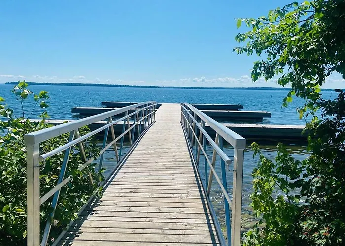 Luxury 2-Bed Suit With Free Parking, Gazebo & Fire Pit