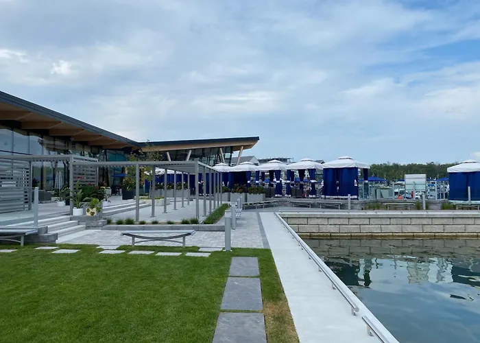 Beautiful Condo, 2 Bedrooms And A Den In Friday Harbour Resort!