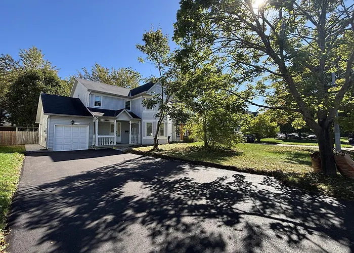 Spacious 2-Br Basement Suite Near Lake Simcoe & Beach Park