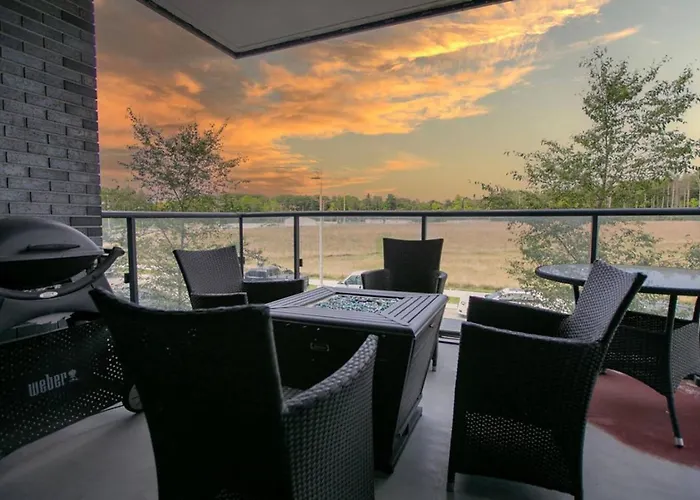 Modern 2Br Getaway With Balcony, Bbq And Parking
